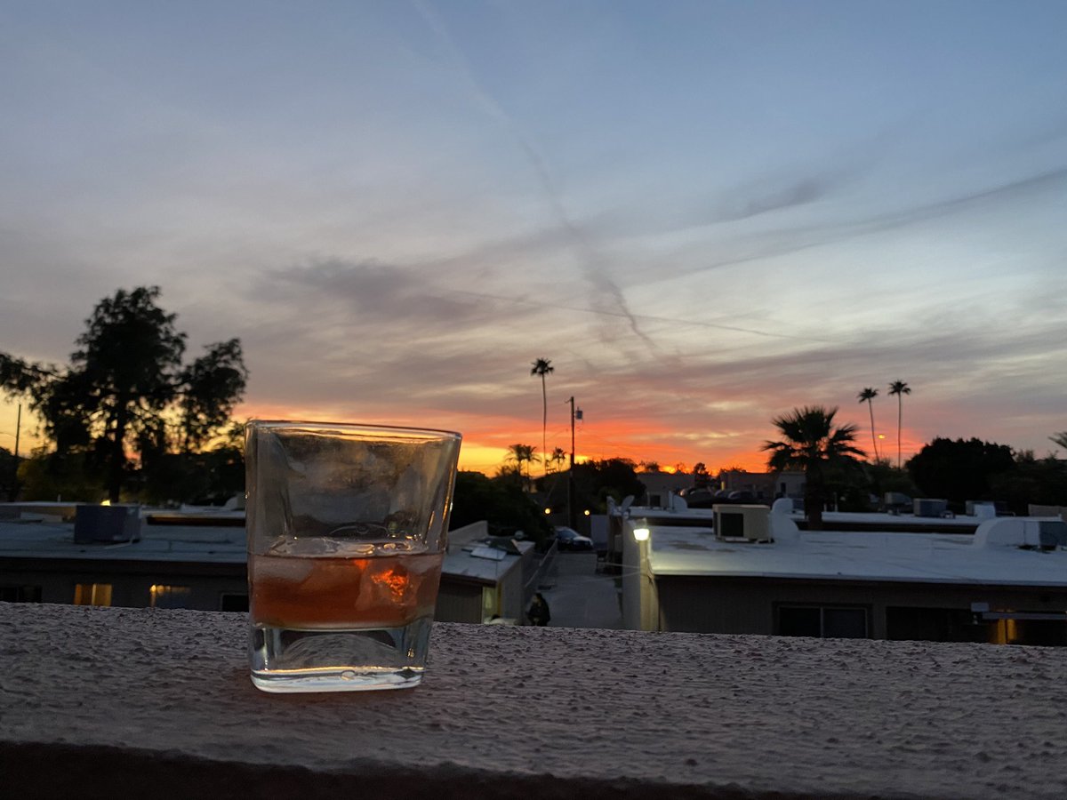 kstonezone's tweet photo. Friday-ing #phoenixsunset #phxsunset #arizonasunset #azsunset https://t.co/2Yjguy0zNe