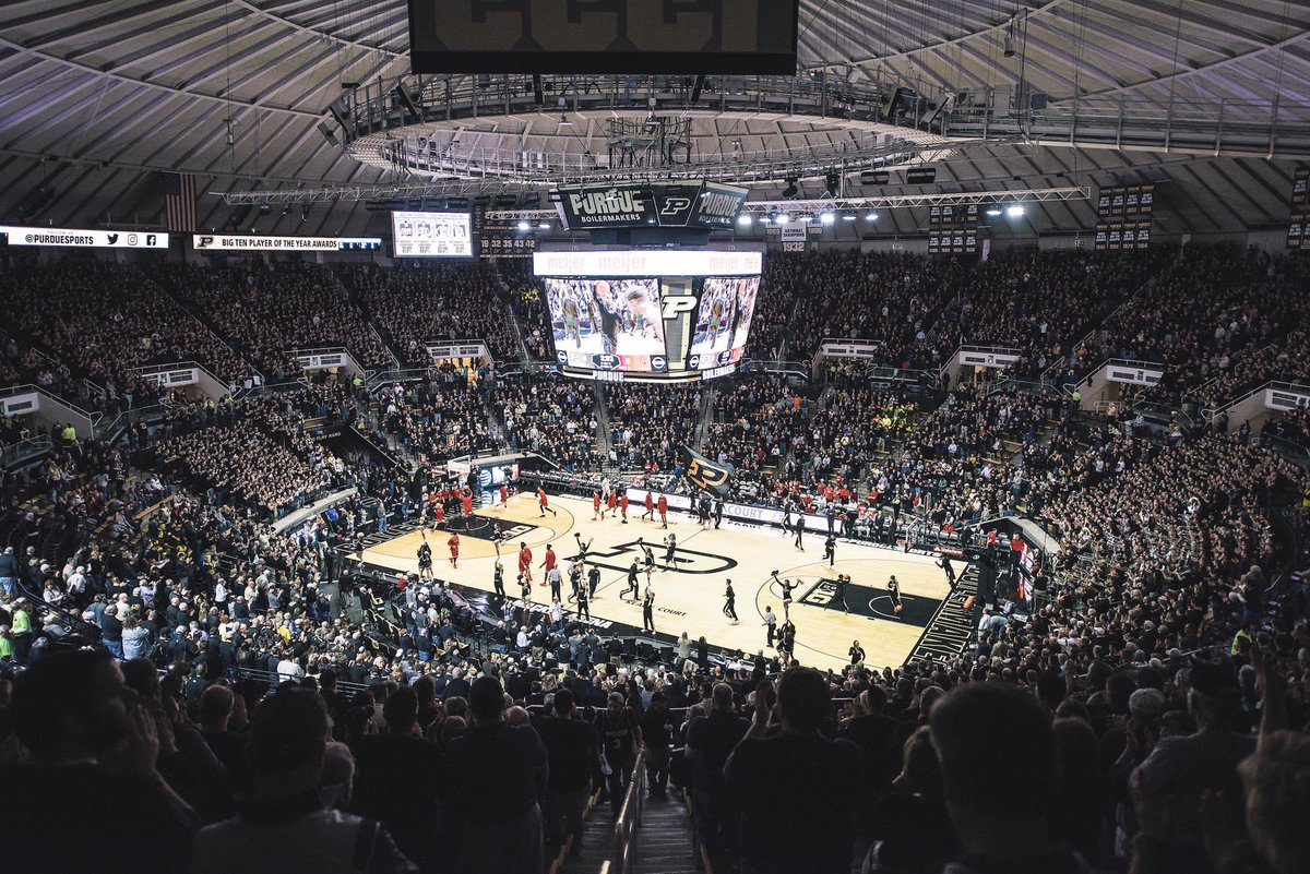 St. Peter’s basketball stadium vs. the two teams they beat 💀