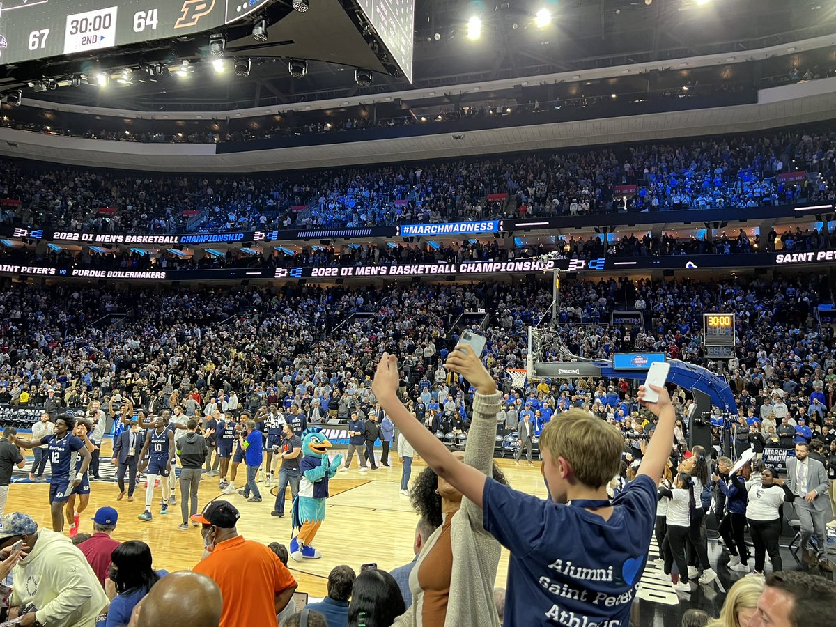 Saint Peter's Men's Basketball made history again!
