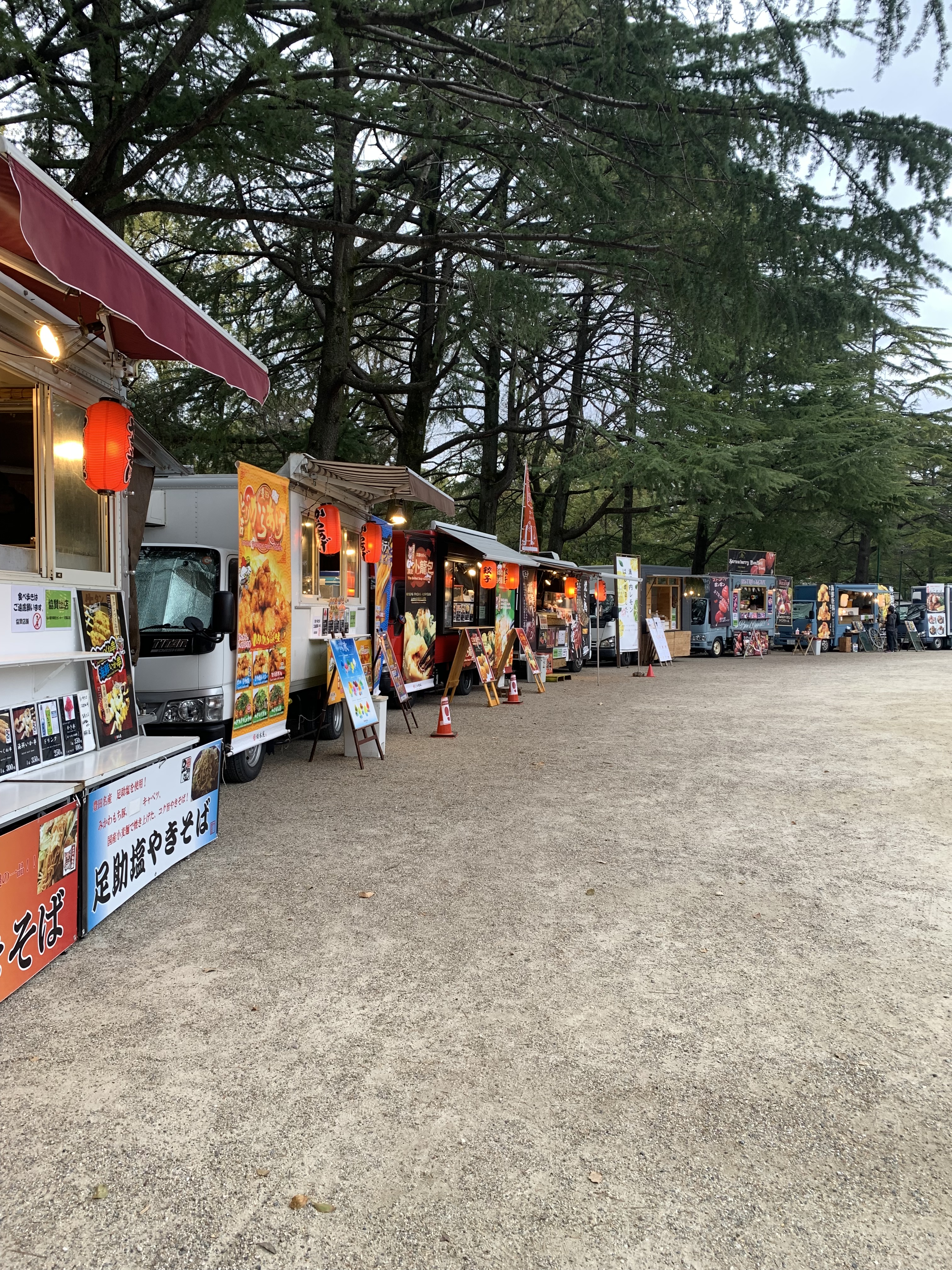 鶴舞公園 鶴舞公園花まつり開催中 3 24 4 10まで噴水塔付近でキッチンカー等 子ども広場前では子ども縁日が毎日出店します サクラも咲き始めました 感染対策をしながら 鶴舞公園でのお花見を楽しんでくださいね 鶴舞公園お花見 花まつり