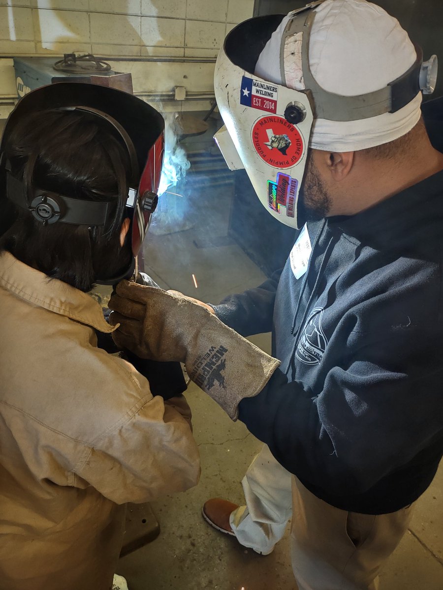 AHSMFG's tweet photo. Mainliners Welding Academy came to Alvin and spent some time in the booths with the students. We look forward to their visit every year. https://t.co/Rh4xw96FMk