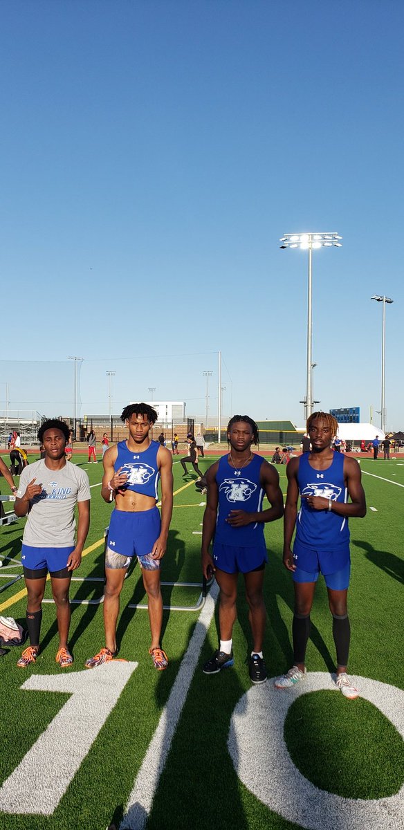 CEKingTrack's tweet photo. 4x2 relay team ran a PR of 1:29, @CP_2024 @JtWelch34 @JosephPrescot_ @luhvonte7 keep grinding!! https://t.co/OvN2jY8Clq