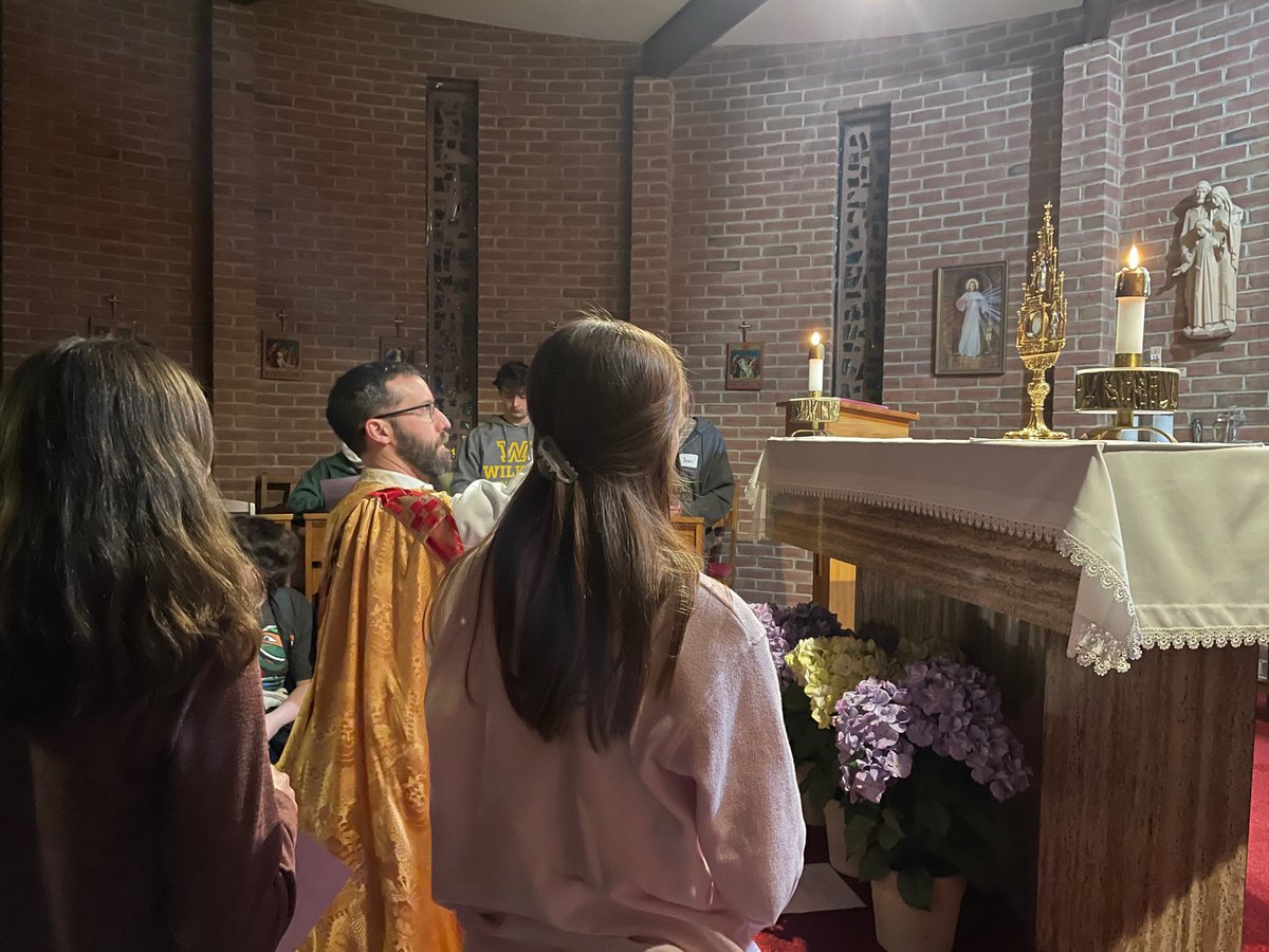 DioceseOfScr's tweet photo. Keep the youth and young adults of our Diocese in your prayers, especially those participating in a weekend retreat at the Holy Family Spiritual Renewal Center in Nanticoke.

They are participating in Eucharistic Adoration, small group discussions, reconciliation, Mass and more. https://t.co/IMnlyQYPLf