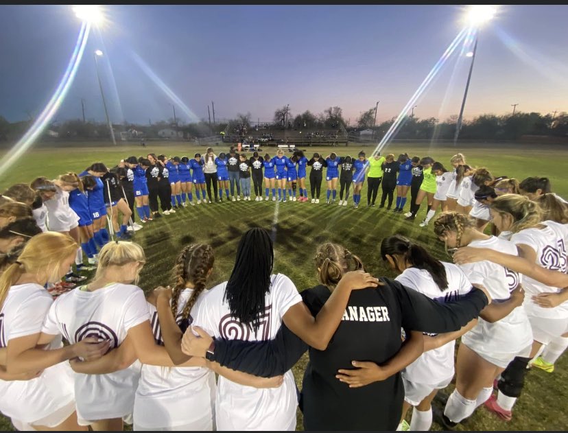 I’M A PROUD PRINCIPAL!! While <a href="/FLOURBLUFFHS/">Flour Bluff High School</a> Lady Hornets were playing a soccer game, an opposing team member left in an ambulance. This quickly followed. #CPH <a href="/ChrisSteinbruck/">Chris Steinbruck</a> <a href="/fbgirlssoccer/">Flour Bluff Girls Soccer</a>