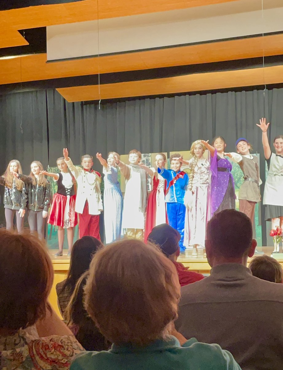 MrsFonti's tweet photo. An AMAZING job done by all!!!! @WPSEisenhower’s Into the Woods, night 2! ⭐️ ⭐️ ⭐️ @CatherineSavery @KKnyfd 👏🏻 https://t.co/W8LCCMxw46