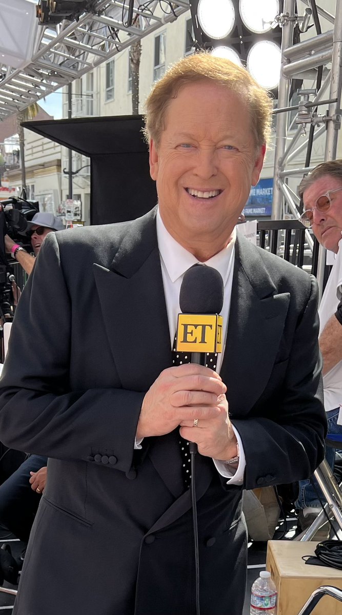 SamOnTV's tweet image. Friday news dump. I have an announcement - not really. Fun to be back on the Oscar red carpet earlier today as final preparations begin. Also fun to “work” for @etnow . My entire tenure lasted for the two minutes I posed for this picture.
