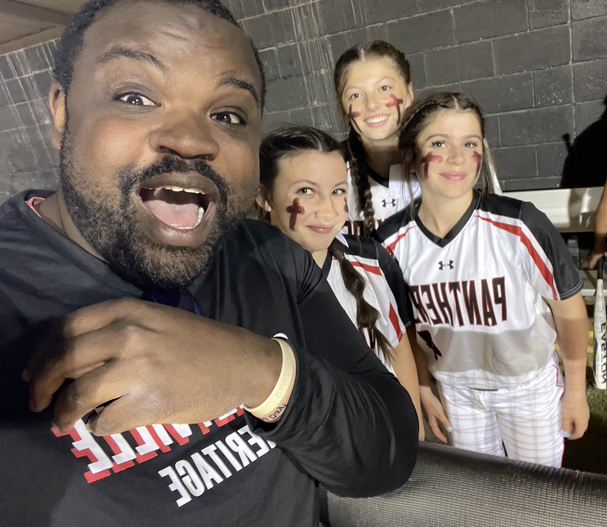 BIG come from behind win for <a href="/chhs_softball/">CHHS Softball</a> over a really good Richland team.  <a href="/mckinley_swaim/">McKinley Swaim</a> pitched a great game and <a href="/mackdawson30/">MacKenzie Dawson</a> drove in the winning run!  ❤️🐾🥎