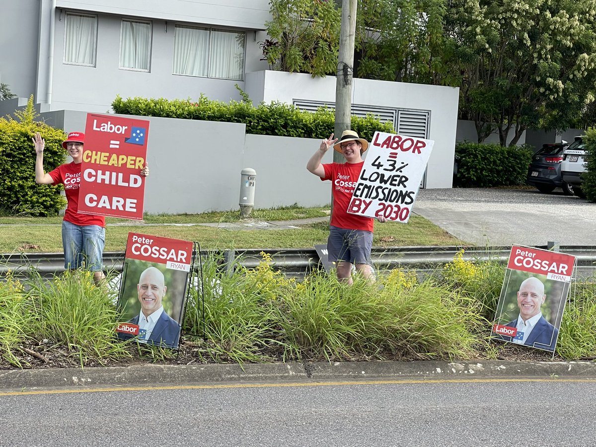 Peter_Cossar's tweet photo. My fabulous supporters were out today campaigning to turn Ryan Red and to create a better future for Ryan and Australia! #AusPol2022 #auspoll2022 #ryanvotes #turnryanred https://t.co/yENMvufrY4