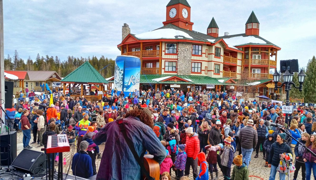 SkiKimberley's tweet photo. Party on Kimberley🥳

Thanks for an awesome night @shredkelly @megannashmusic @heathergemmellmusic https://t.co/TBKGIrWxqb