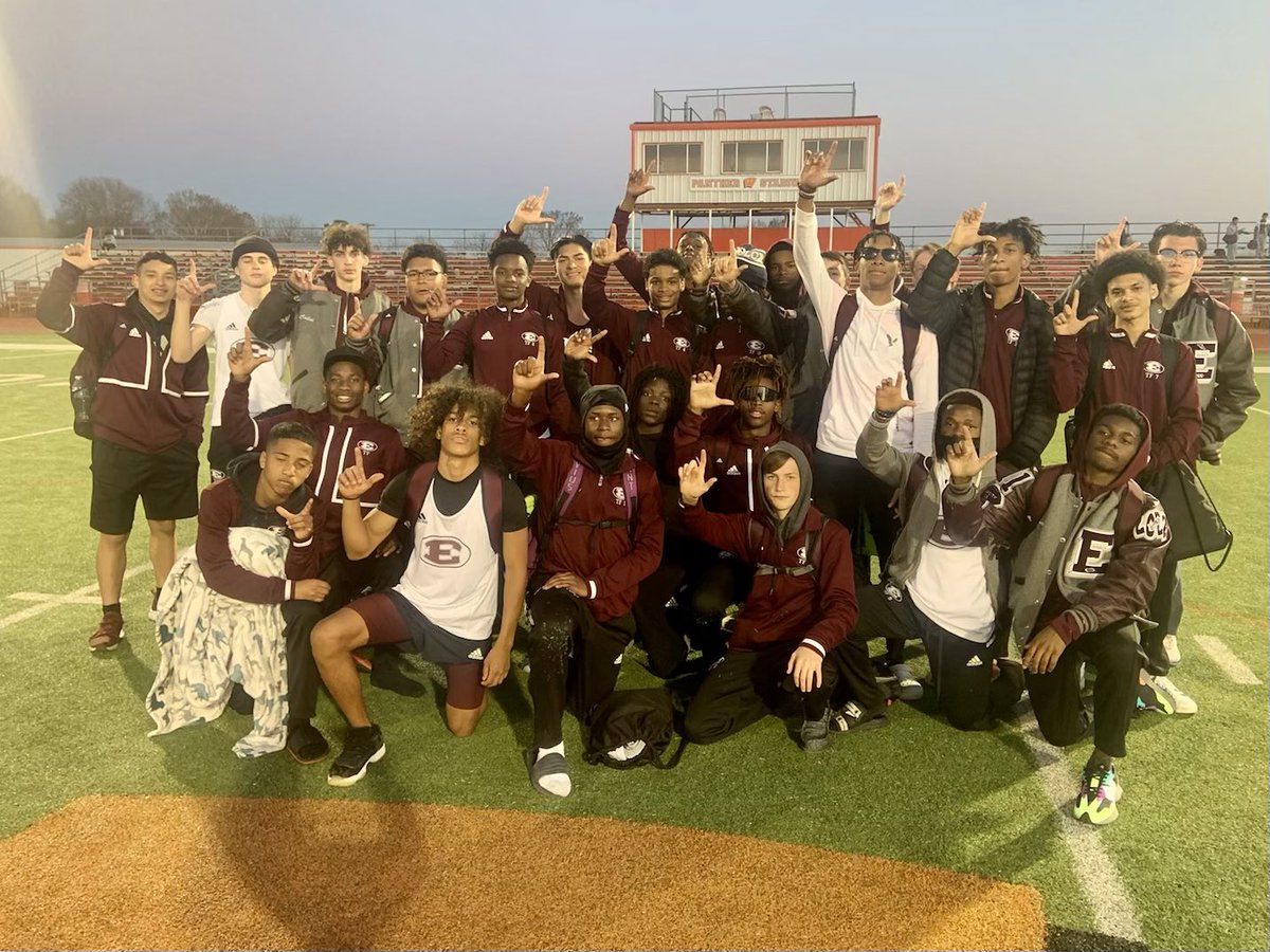 EnnisSportsNtwk's tweet photo. Ennis (v) boys track placed 3rd out of 16-team field at PalestineWestwood meet Friday. The Ennis JV was 4th in the division. @CaterrinCox was high point medalist for the entire meet. He won the 110 and 300 hurdles, and ran the second leg on the Ennis bronze medal 4x4 relay team. https://t.co/mCpgxl43cB