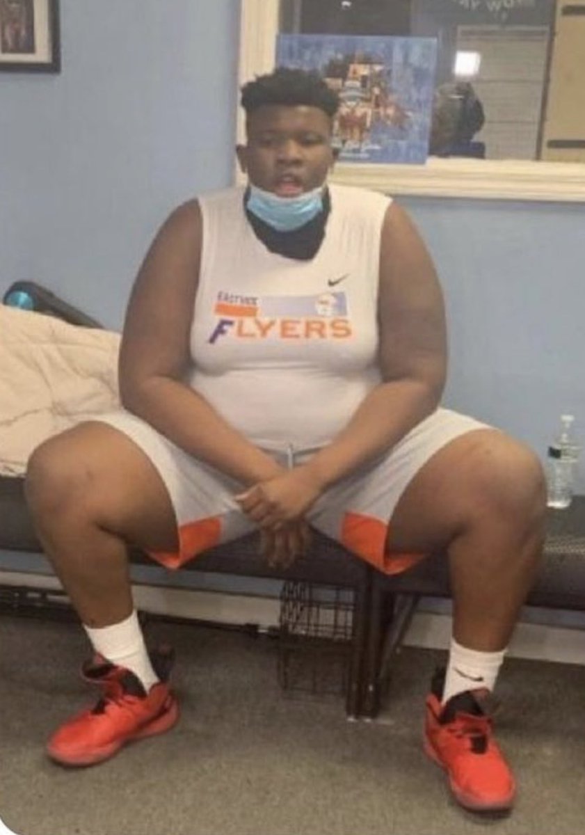 44vibeTV's tweet image. The 14 year old who died has been identified as a football player from St. Louis knows as ‘Big Tick.’ RIP 🕊