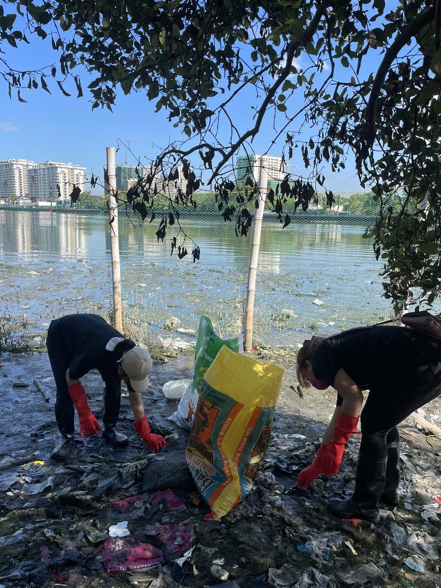 thirbeakalinaww's tweet photo. ThirBea Kalinaw and One Pawikan joined forces this morning for a clean-up drive at Las Piñas-Parañaque Wetland Park.

#TBKProjectOWTS https://t.co/3hURd48CFC