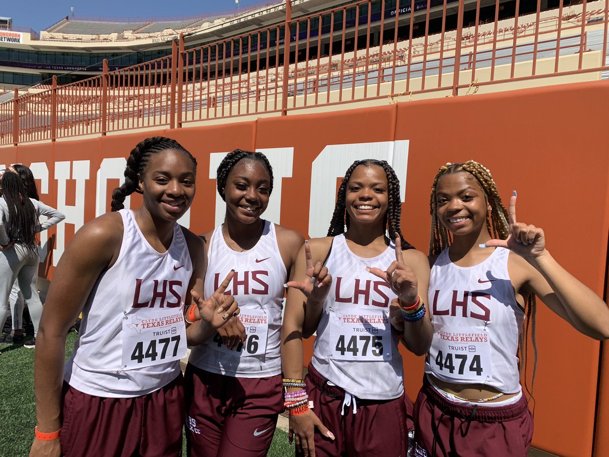 lhscc_track's tweet photo. New  School Record - 4x200! Time - 1:40.19. @Sydnee78602415 @tea_harlin23 @HarlinBre and Jaz’Lyn Mims. https://t.co/rhlT7mnkAy