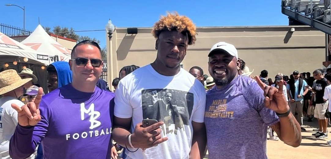 Ruben Torres lll (@rtorres_lll) on Twitter photo Great seeing <a href="/JarayBledsoe/">Jaray Bledsoe ππ</a> today at 40 acres with <a href="/RamonceTaylor/">Ramonce Taylor</a> . He was supporting his bulldogs <a href="/thetrajonbutler/">tra butlerπ¨πΎβπ€</a> <a href="/DerionGullette/">Derion Gullette</a> I. Kee and J. Mims Hook'Emπ€ Great seeing <a href="/JarayBledsoe/">Jaray Bledsoe ππ</a> today at 40 acres with <a href="/RamonceTaylor/">Ramonce Taylor</a> . He was supporting his bulldogs <a href="/thetrajonbutler/">tra butlerπ¨πΎβπ€</a> <a href="/DerionGullette/">Derion Gullette</a> I. Kee and J. Mims Hook'Emπ€