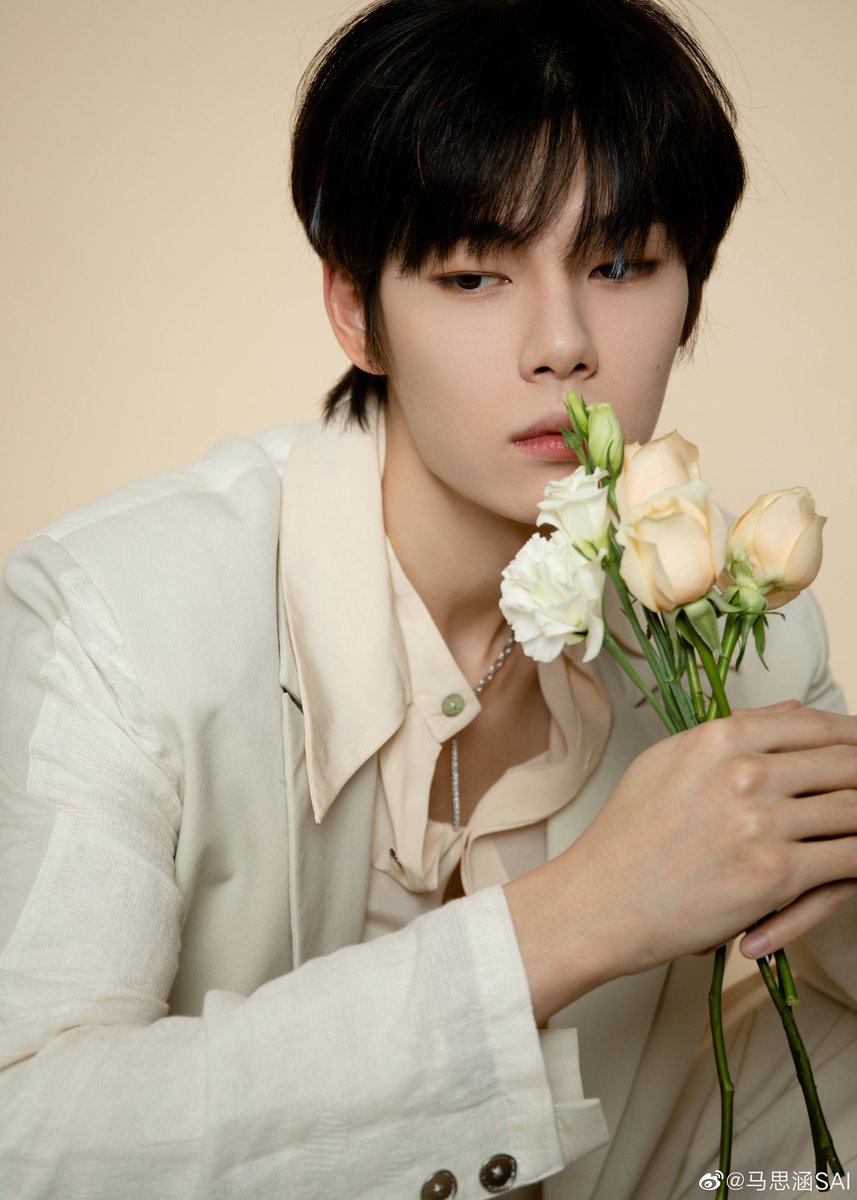 sihanzone's tweet photo. ➳ Ma Sihan weibo update ♡

      [ #马思涵 #MaSihan ] 
        [ #HIGH5 #BC221 ] https://t.co/OdQJYiI8cT