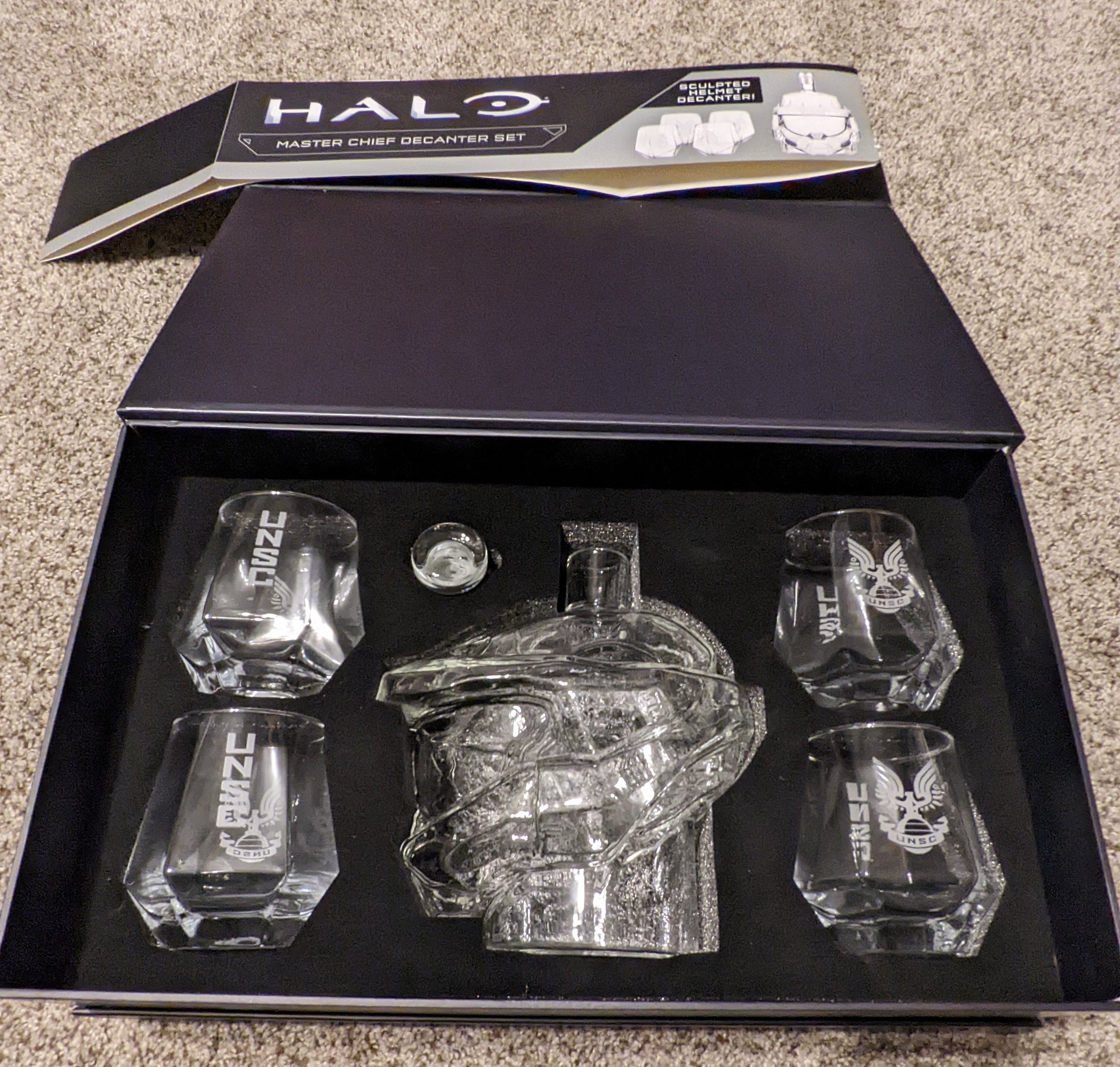 Halo Infinite Master Chief Helmet Decanter Set