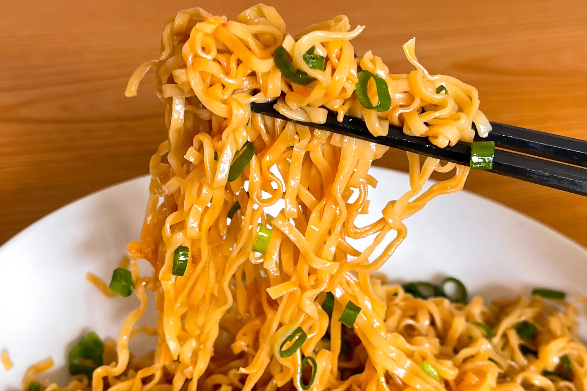 たまにはいつもと違う食べ方で！1度で2度おいしいチキンラーメン油そば。