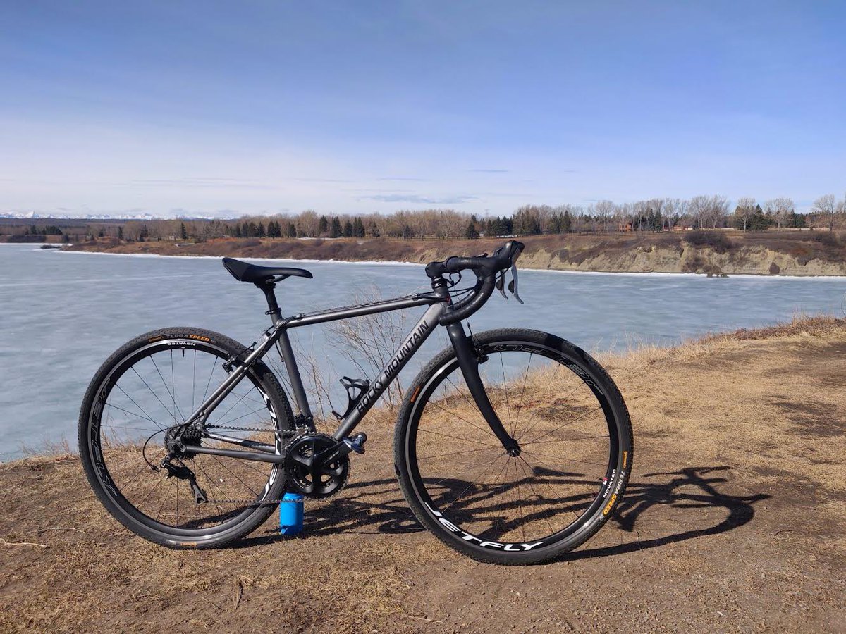 Heads up #yycbike My partner’s bike was stolen from his office downtown this afternoon. Keep your eyes peeled for this old school Rocky Mountain with custom everything. 👀#stolenbike #biketheft