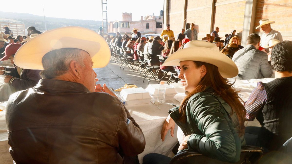 caroviggiano's tweet photo. El campo en #Hidalgo aún tiene mucho por enseñarnos y así lo comprobé una vez más con amigos ganaderos y cebaderos de #Almoloya. https://t.co/TssRqoFRlU