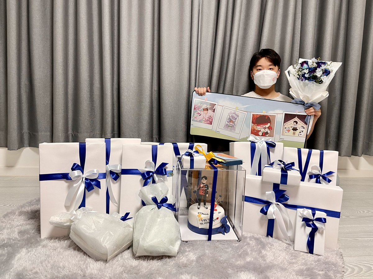 Ellim_Fan's tweet photo. 나진짜왜이리눈물이날거같냐엘림아이주년진짜축하해너무응원해오늘도파이팅이야진짜로 https://t.co/qTmBxeGdYE
