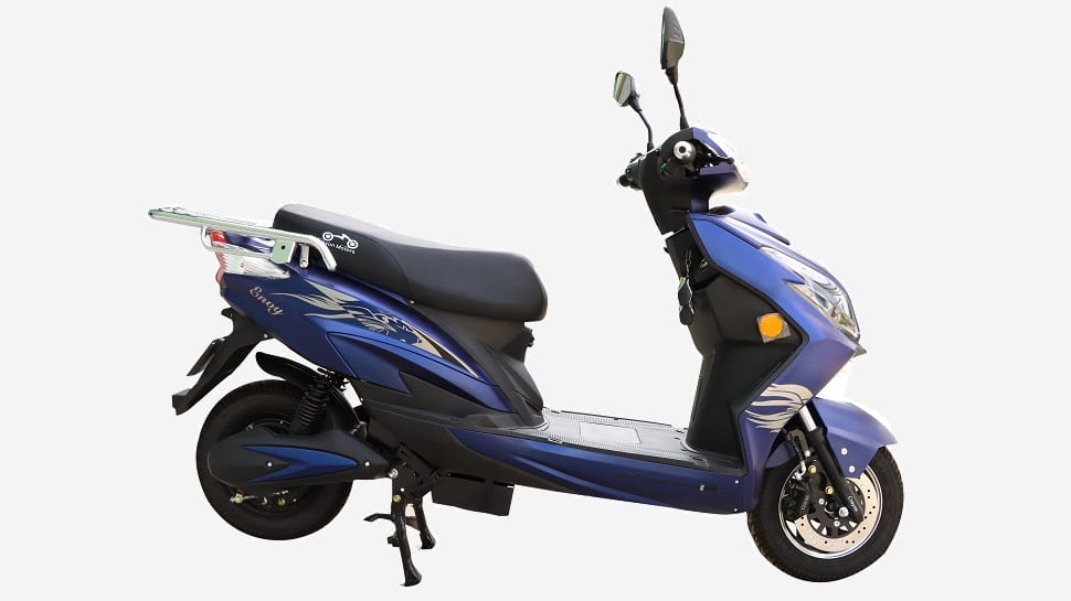 metrorideIND's tweet photo. No Driving license is required for the new Crayon Envy electric scooter. It has several features like geo tagging, mobile charging, digital speedometer and more. Check out everything about it in the link: https://t.co/GmRTtWmtNr
#EV #emobility #MetroRideIndia #news #evnews https://t.co/SQvKXU8mON