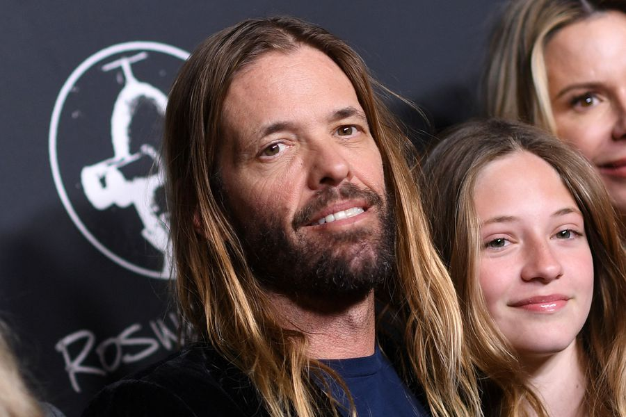 latercera's tweet photo. 🔴#AlertaLT | Muere Taylor Hawkins, baterista de Foo Fighters https://t.co/5dnanCvDcc https://t.co/8SiF00i03b
