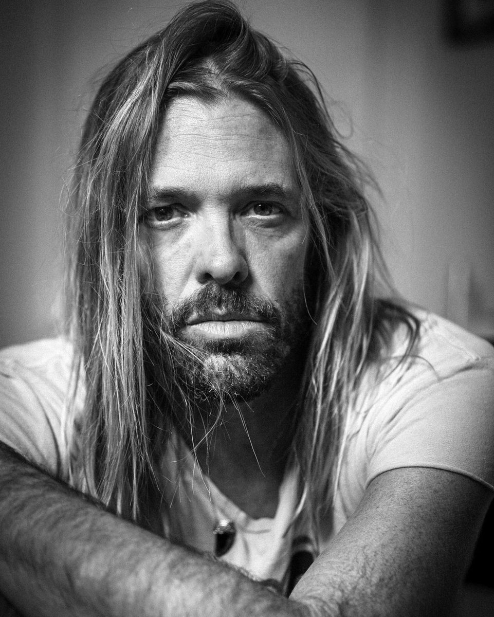 AdibHidayat's tweet photo. Rest In Peace Oliver Taylor Hawkins [February 17, 1972 - March 25, 2022] @foofighters https://t.co/9q3RVbpruH