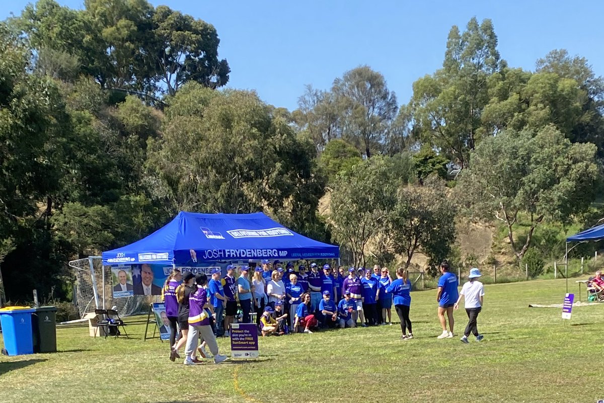 BrentHodgson's tweet photo. Two photos taken 5 minutes apart.

12:49 vs 12:54

Libs show up to the Cancer Council Relay4Life in Joshy Blues, hold a BBQ (undercutting the fundraising sausage sizzle), take a photo, and vamoose.

So cynical. Leadership by photo op. https://t.co/gAL0c7Bag1