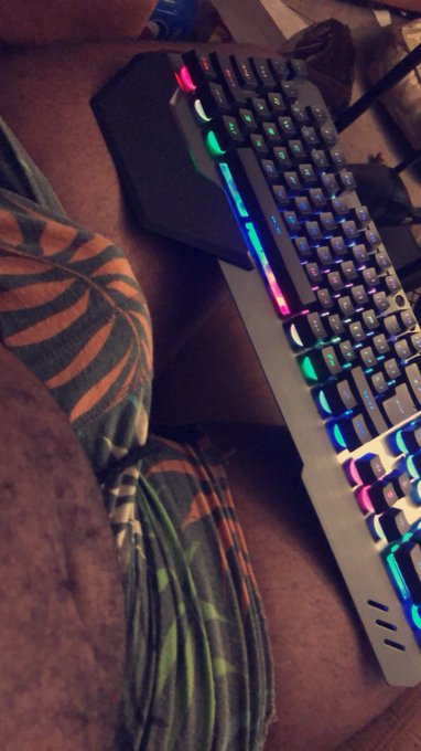 New keyboard who&rsquo;s this https://t.co/j1mOL0QO9x<a href="/tag/transgender"class="tags"><span>#transgender</span></a><a href="/tag/nonbinary"class="tags"><span>#nonbinary</span></a><a href="/tag/chubbyass"class="tags"><span>#chubbyass</span></a>