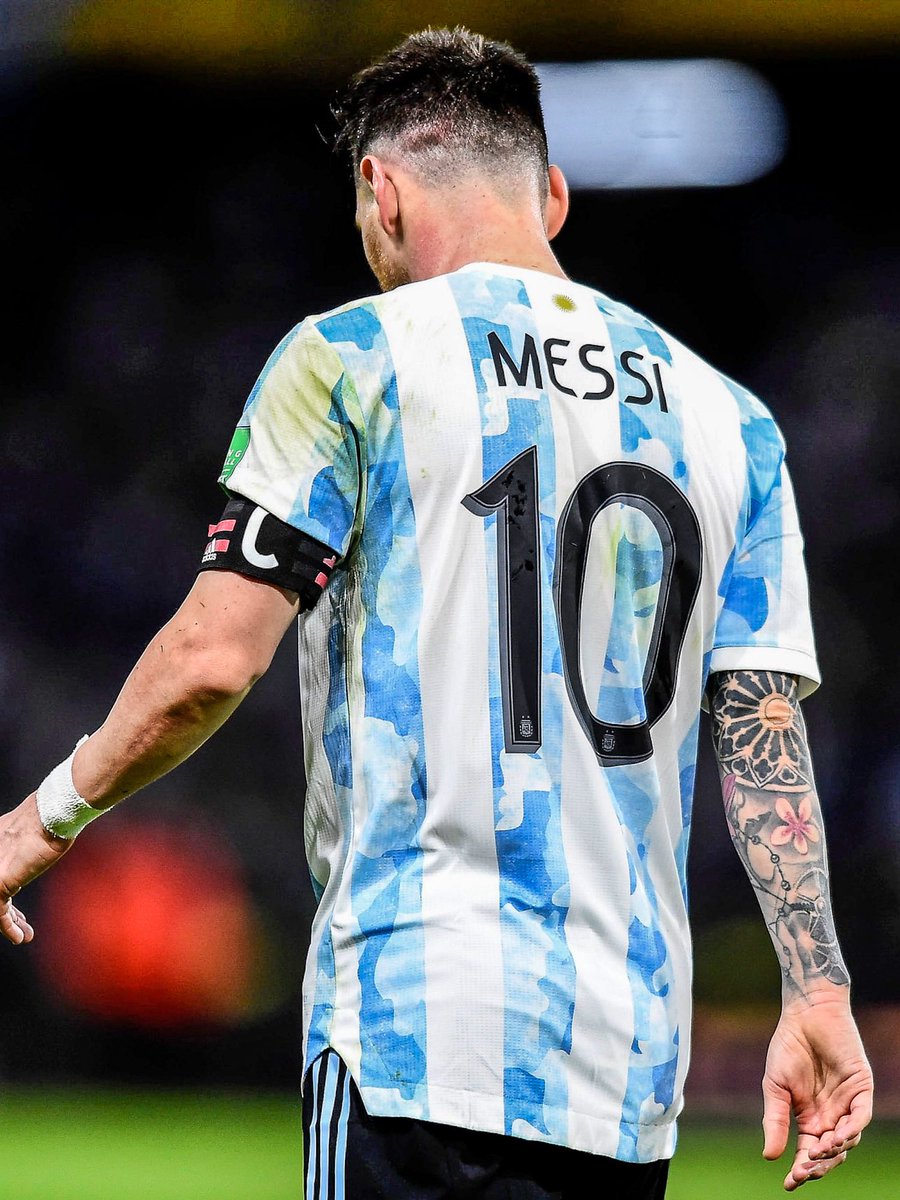 No tenes nada que replantearte, seguí jugando toda la vida Lio 🙏🏻