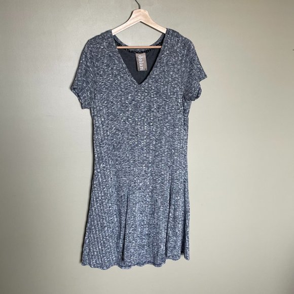 SeedsToHealth's tweet photo. So good I had to share! Check out all the items I'm loving on @Poshmarkapp #poshmark #fashion #style #shopmycloset #aprilcornell #dolan #lululemonathletica: https://t.co/g3vd5wduJR https://t.co/OcSvM9WqyY