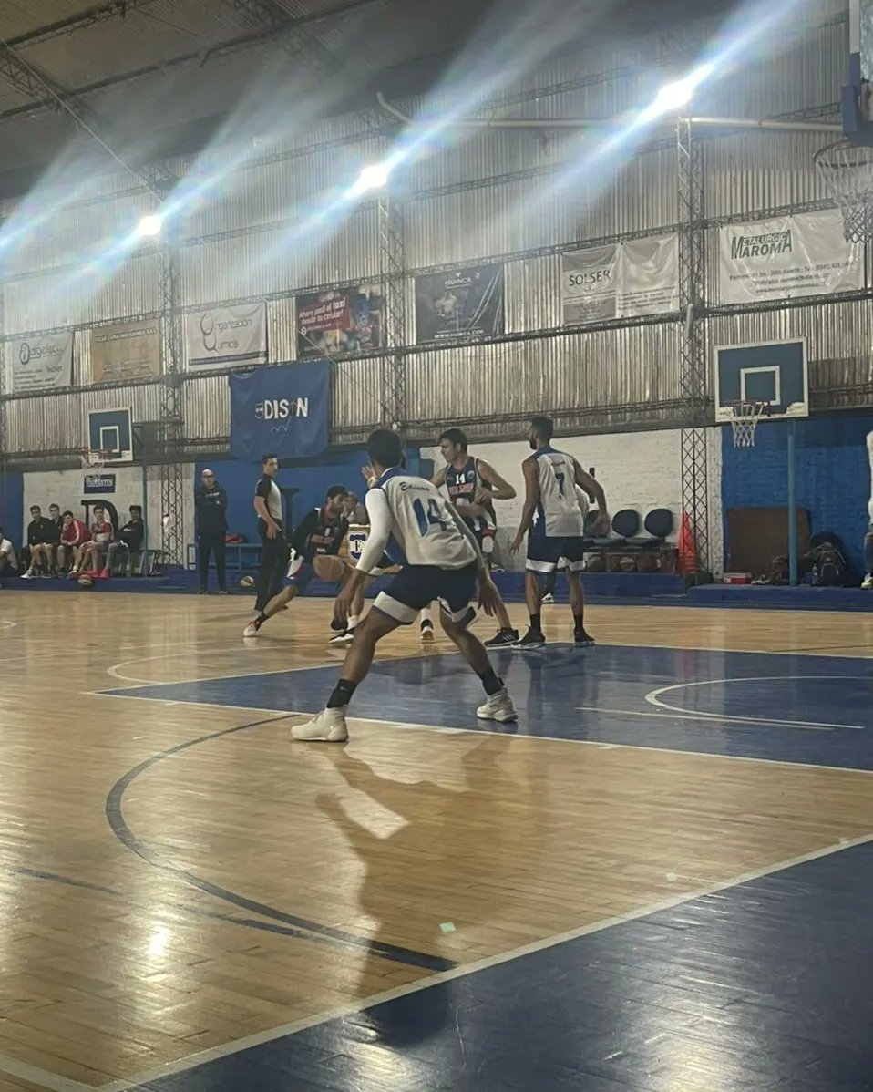 BasquetEdison's tweet photo. Triunfo de nuestra primera en la segunda fecha del torneo de @arbbok !! 💫

Vs @redstar_basquet 

86-63

Vamos EDI 💪🏀 https://t.co/70Sv7fGzBK