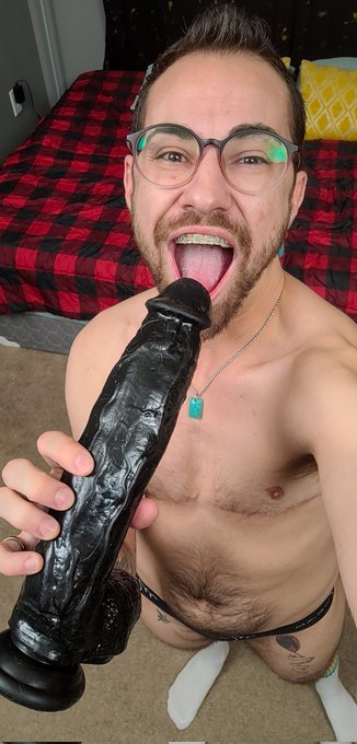 Playing with @knickerz_off toy while on set for @TransNificent1 

https://t.co/ZEroz7uPqy 

https://t