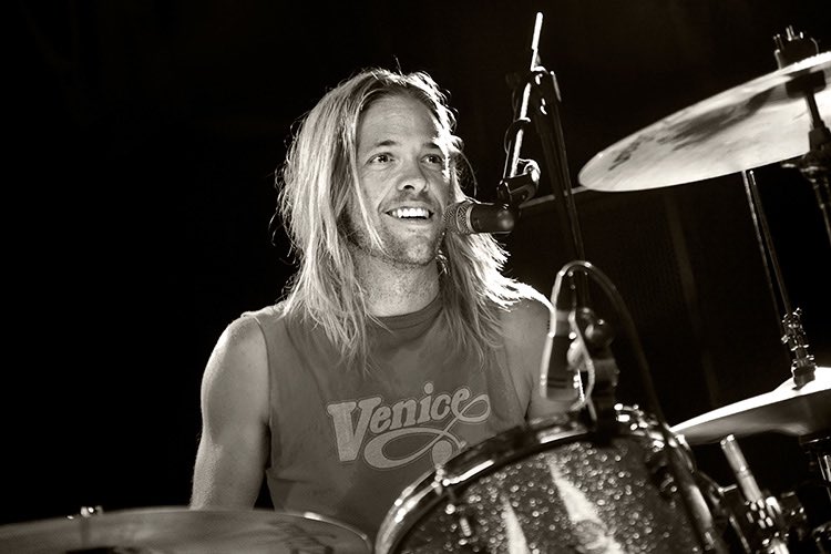 FooFightersUK's tweet photo. Absolutely shocked. Taylor Hawkins has passed away. https://t.co/PiNKJdkpi8