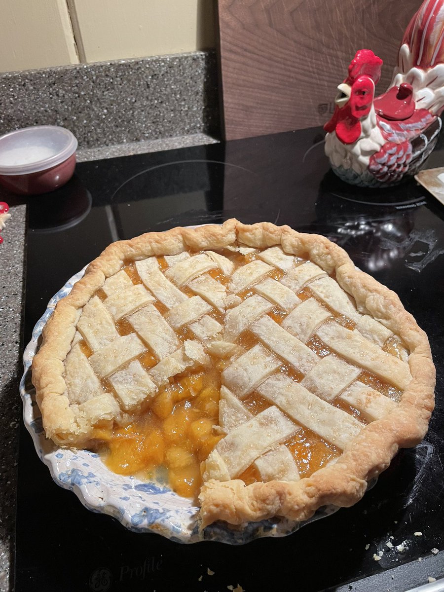 AutumnCMarshall's tweet photo. Dad came to visit. I told him we had pie available: a store-bought cherry pie given to us by a friend, and my peach pie.
Me: What kind of pie did you get?
Dad: Peach! Why would I eat store-bought if you made peach pie?
#goodquestion #homemadepastry https://t.co/Ro6AIdbRJ0