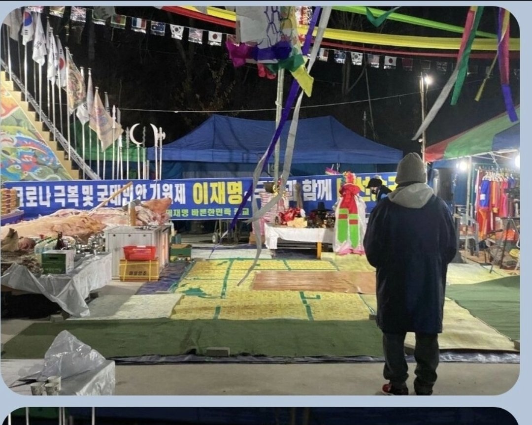 chase_ex_convic's tweet photo. @actormoon 성근아 정신 쳉겨라~~ 이 굿은 얼마짜리더라????? https://t.co/viRCtPcjNN