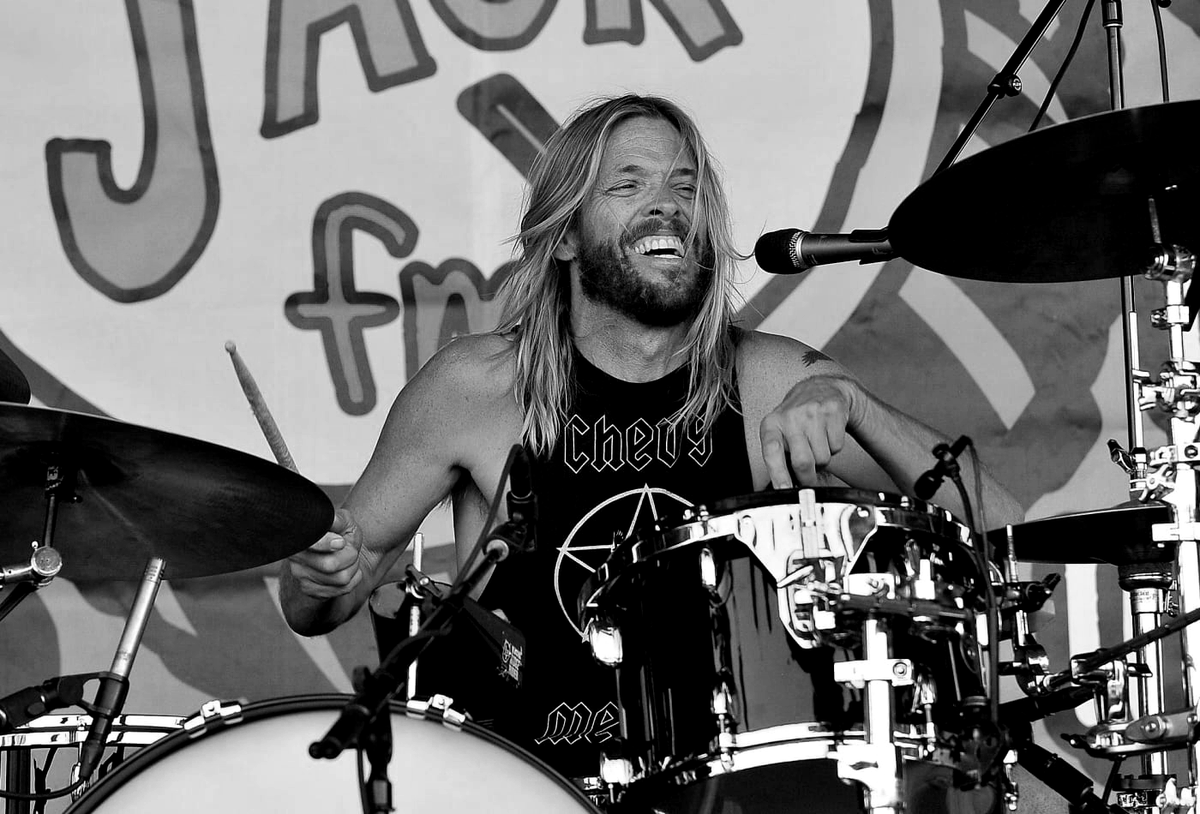 rockaxisoficial's tweet photo. Lamentable noticia para el mundo de la música! @foofighters confirmó el fallecimiento de su baterista Taylor Hawkins. La banda se encuentra en Bogotá, Colombia. 

Ampliaremos. #Rockaxis https://t.co/dy8vhR7FwC