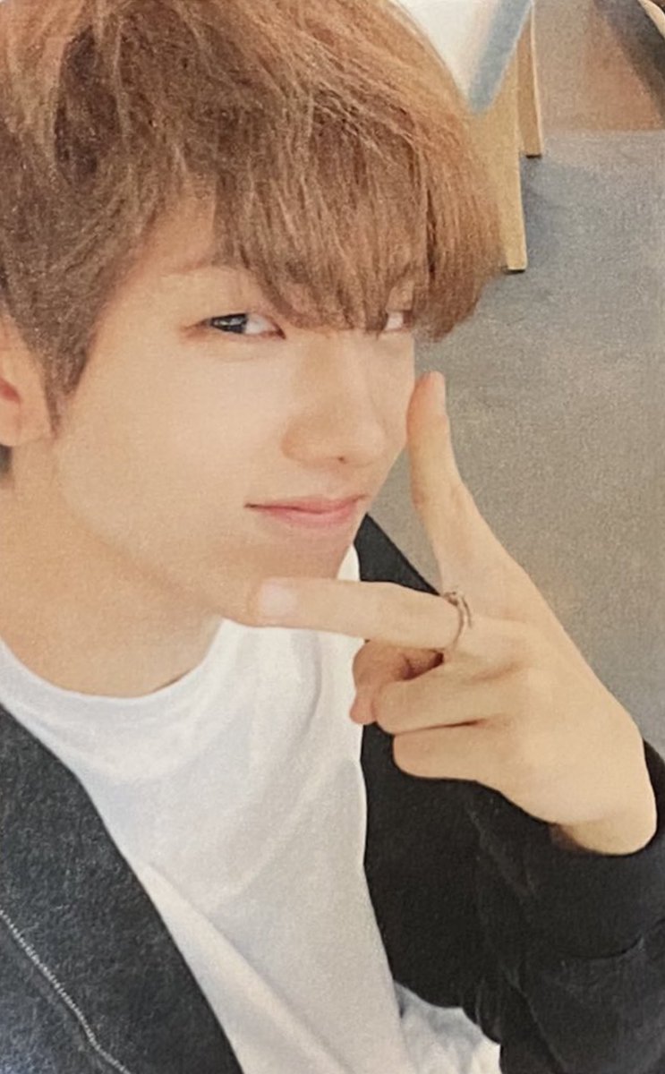 DIOR2PJS's tweet photo. ➵ #2PJSsells 
wts lfb ph 

୭ jisung hello future yzy r1
     ↳ ₱400 + pf (same price i bought it for)
     ↳ check 📌 for deets

reply mine to claim ! 

t. hf yizhiyu round 1 peace (pic for reference can dm more pics) https://t.co/QcFTotmIzw