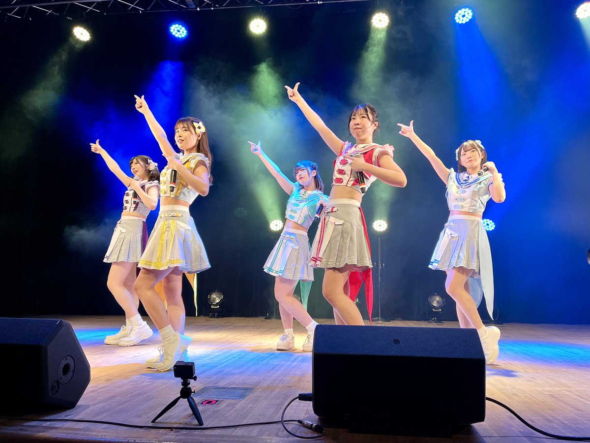 SRF_daiyu's tweet photo. 道新ホール、ビビッと一部
もしかして、新曲+カバーも含めて全曲振り入れしてきた??
#ババッと
#BABBAT https://t.co/NqdKoEIg5N