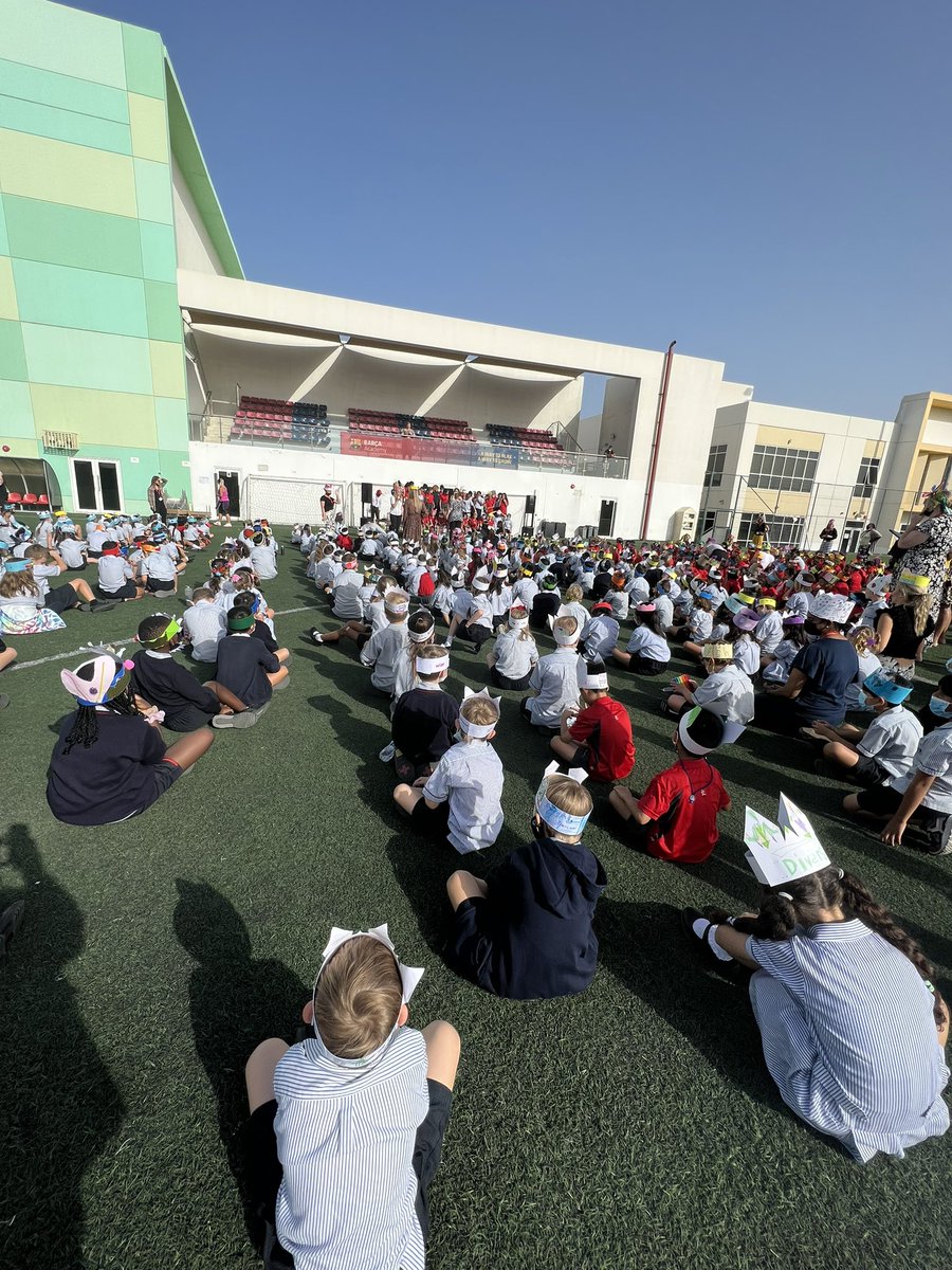 Year 2 had such an exciting morning on Thursday for #DiversityDay 
We completed wake up shake up and sang ‘This is Me’ along with the choir and Sing and Sign ECA group, at the same time as wearing our unique and beautiful diversity hats! <a href="/DubaiBritishJP/">DBS Jumeirah Park</a> 
#BeginsAtDBSJP 🌈