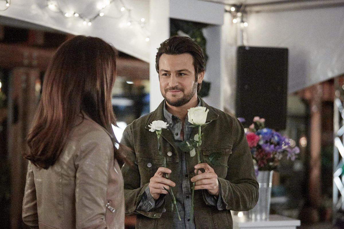 Dorano's tweet photo. #TylerHynes30DaysActorChallenge 
Day 22: Flip That Romance- if only he was the guy next door 😍
@tyler_hynes @hallmarkchannel @ahillbythecreek @donnajo63 @darla_tapp https://t.co/bJRW6oQnXD