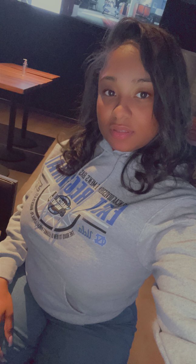 CherishTheWord1's tweet photo. #mmselfie#gobruins https://t.co/i5rH04CB7E