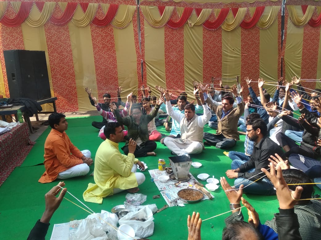 agniveer's tweet photo. Our #HinduEktaYajna &amp; #JaneuForAll in Delhi's Valmiki Basti (archives). All did Yajna with us &amp; took Janeu with the sankalp of Dharma Raksha till the last breath. We are all one. Enough of the caste based fights &amp; discrimination. Support our Yajna &amp; help us unite all as 1 pariwar https://t.co/7SM8bSJ8H0