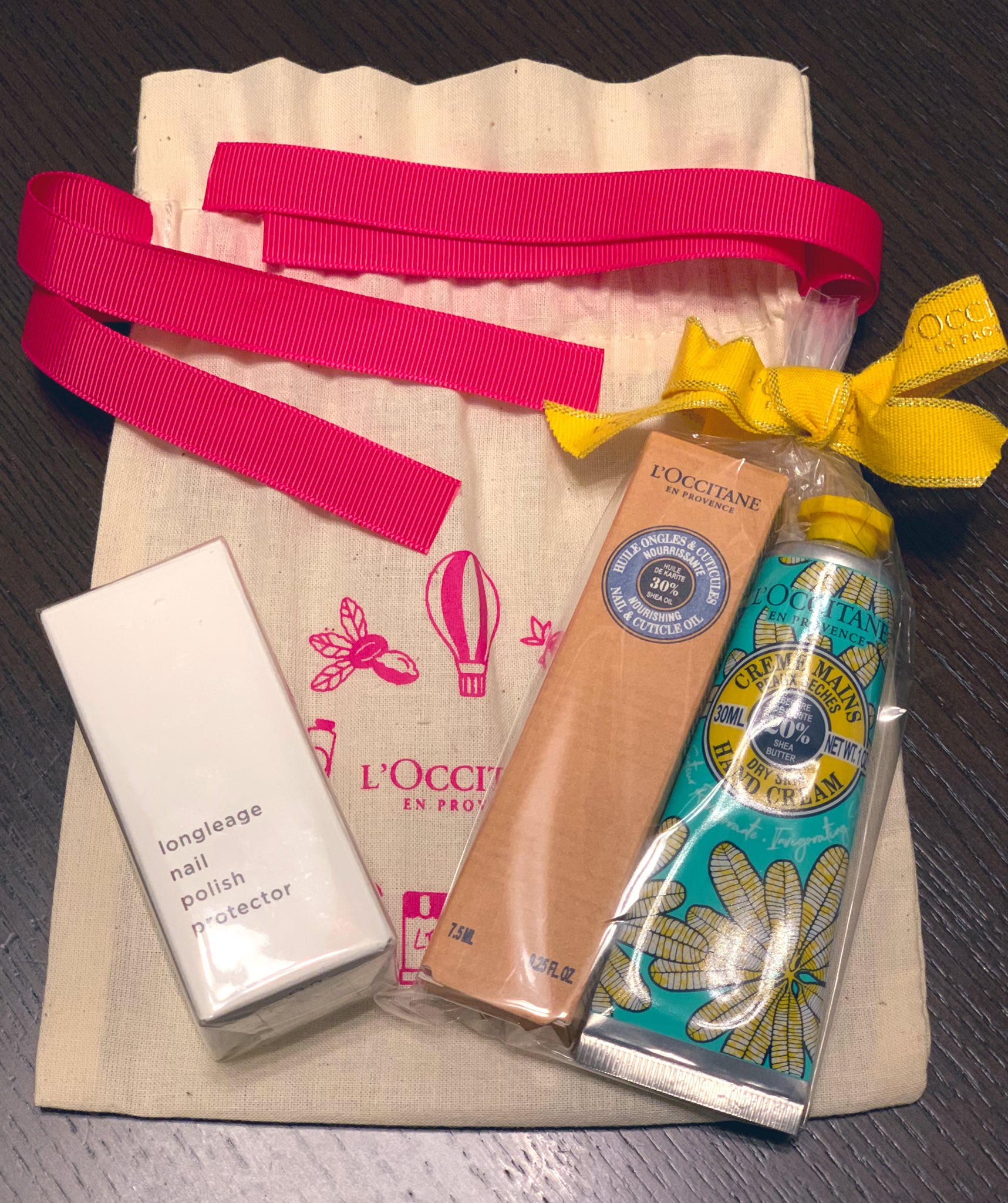 河井あぽろ 新作準備中 Lineマンガの湯葉さん Yuba Satomi からは 誕生日プレゼントにハンドケアアイテムを頂きました 湯葉さん女子力高い いつも有難うございます T Co Ijafxylyy7 Twitter