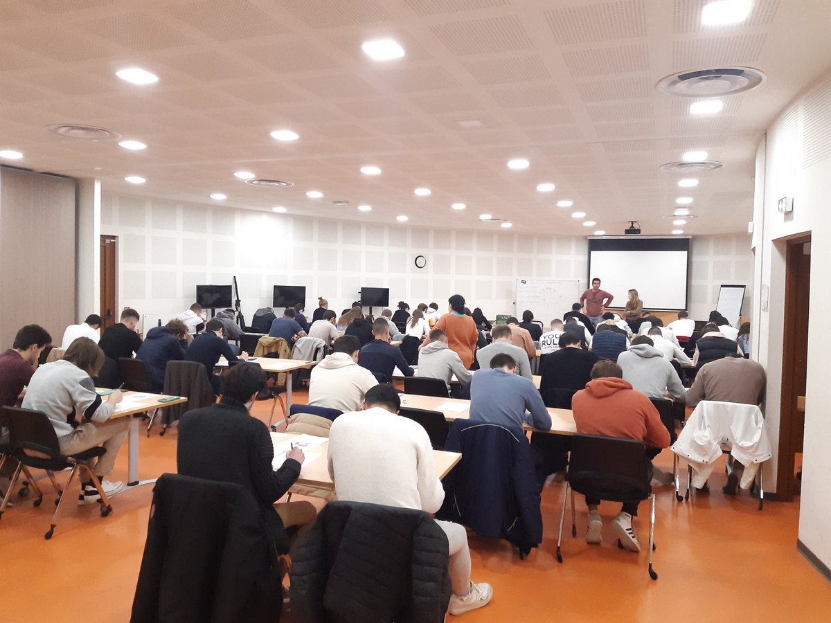 vguillon1's tweet photo. Travail studieux pour les candidats présents au concours ⁦@CESIingenieurs⁩ #BTP #generaliste #informatique sur le campus de #Montpellier ! https://t.co/vH9IQoCOyy