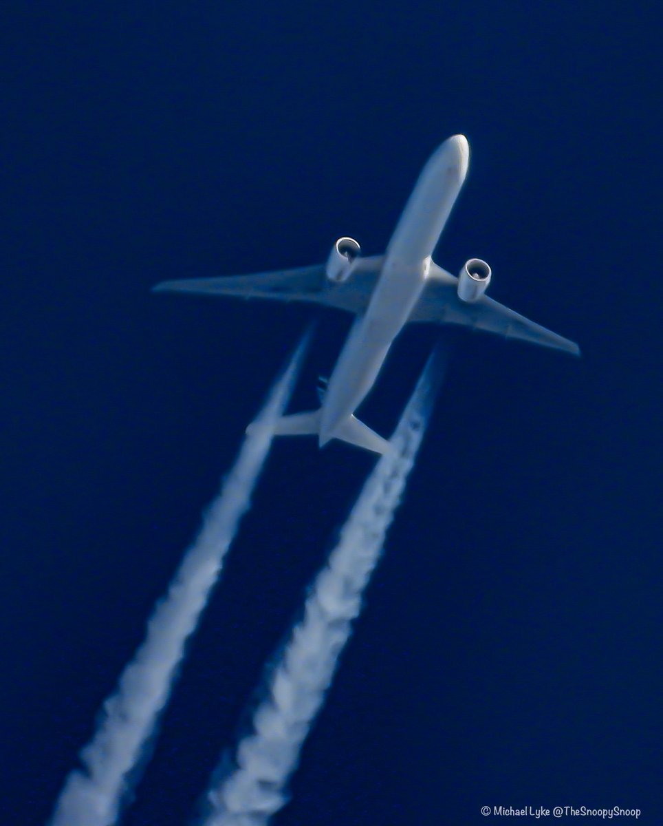TheSnoopySnoop's tweet photo. #AF83 B777 F-GSQM Air France
38,000ft
Routing San Francisco - Paris
Literally fell out of bed this morning as this was approaching overhead Belfast
#AvGeek #Planespotting #Nikon #NoTelescope #Airbus #aviationphotography https://t.co/4JOoTBo0VT