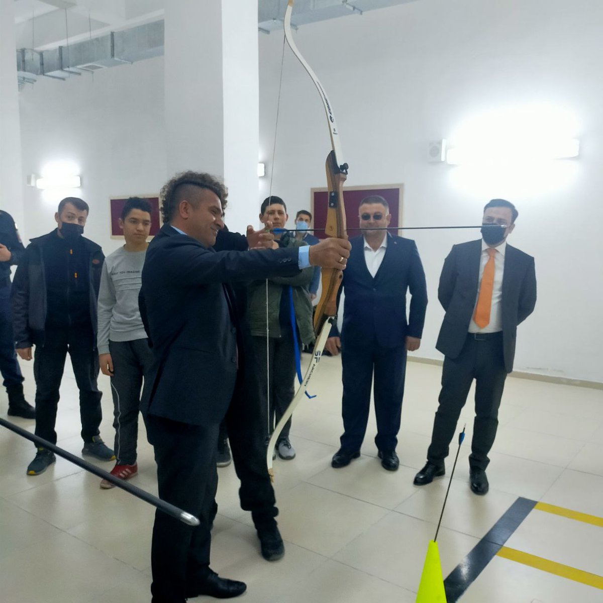 SehitNaci's tweet photo. Asist projesi kapsamında okulumuzda Halkeğitim merkezi işbirliğinde açılan masatenisi,güreş,okçuluk, voleybol ve basketbol branşlarındaki kurslarımızı ilçe kaymakamımız Resul Özdemir, ilçe milli eğitim müdürümüz Akif Tak ve ilçe jandarma komutanı teğmen Vedat Kılınç ziyaret etti. https://t.co/W4o4NCSvAD