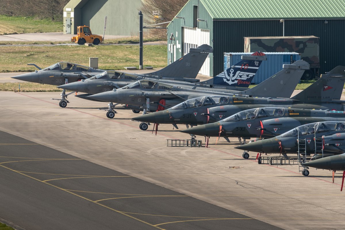 NATO_AIRCOM's tweet photo. Allied fighters from 🇳🇱🇫🇷🇺🇸🇨🇦🇬🇧🇮🇹🇩🇪 have deployed to Leeuwarden Air Base, Netherlands for exercise Frisian Flag.

Hosted by @Kon_Luchtmacht, Allied aircraft will fly complex training missions improving @NATO interoperability and building a stronger, more cohesive Alliance.

#NATO https://t.co/fM9Jqg9yWy
