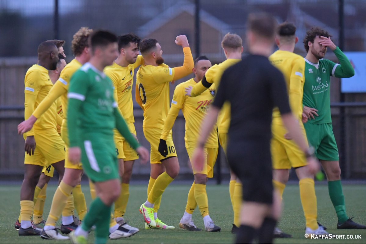 HarbTownFC's tweet photo. 🖤🐝💛 @nonleaguedayuk 💛🐝🖤

⚽️ @HarbTownFC v @HinckleyLRFC 
📆 Sat 26 Mar ⏰3pm 📍#BeeHive LE16 9HF
🏆 @utdcos 
💰 £6/£3/£1
🍻🍔☕️ Bar &amp; Café
📻 HT/FT updates @hfmnews 102.3FM

📖 Match &amp; Prog Sponsor:  https://t.co/OzBQ62LOiG 
https://t.co/IoN0FO34z9 

#Harborough #UpTheBees https://t.co/vAoDuTJqX3