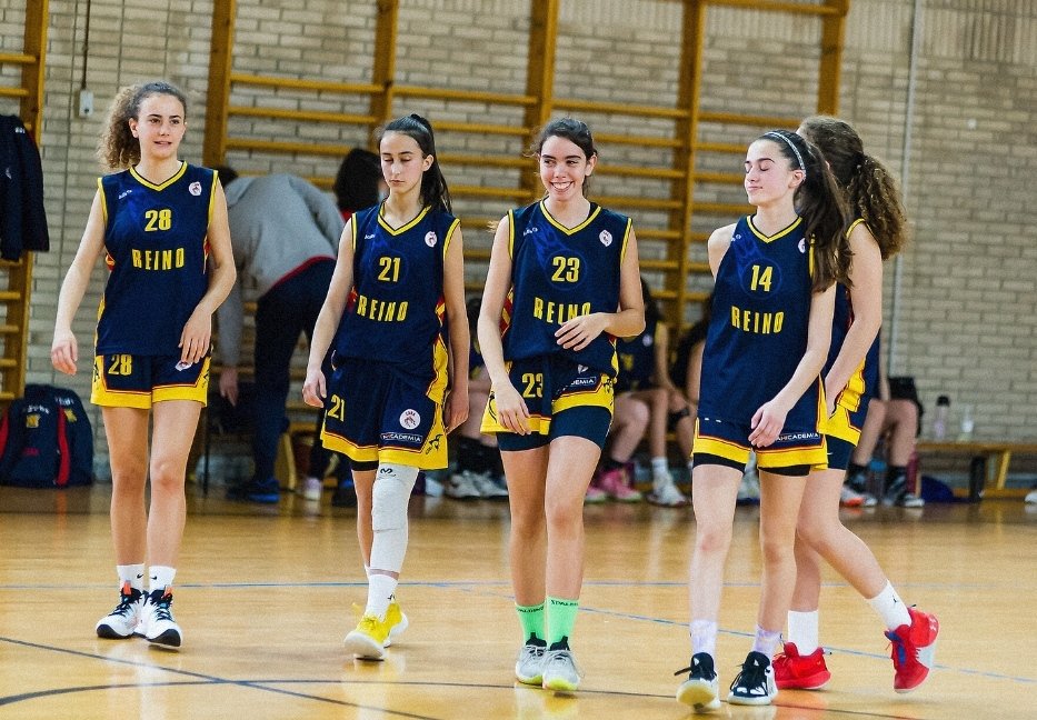 Que si que si, que la copa de la reina está muy bien 
Pero... una cosica, hoy, nos toca partidazo de los buenos!!!
Partido de vuelta, cuartos de final de play off, de nuestras #GuerrerasDelReino
#VamosReino👑
#Temporada5🐲
Vamooossss chicaaaaaaas!!
📸 Wences Sanz